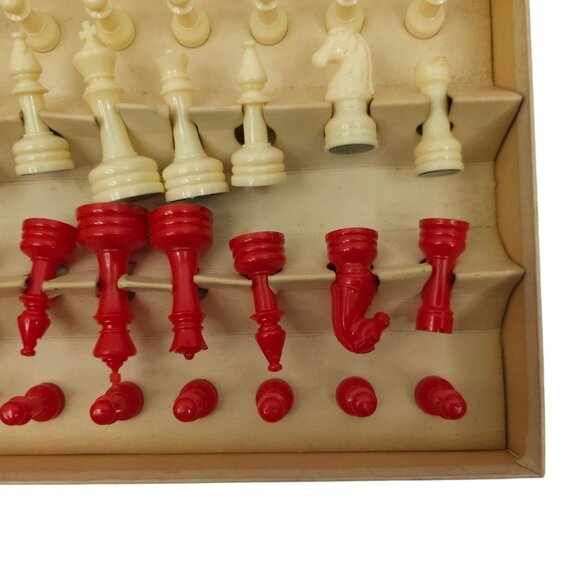 E S Lowe Co. Staunton Pattern Tournament Plastic Chessmen No. 809 Vintage 1945 - Picture 12 of 14